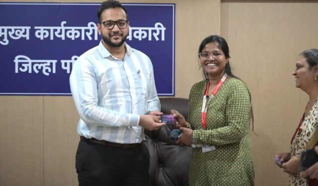 रुग्णवाहिकांच्या इंधन व्यवस्थेला शासनाचे बळ; ३४ रुग्णवाहिकांना मिळाले शासकीय पेट्रोल कार्ड!