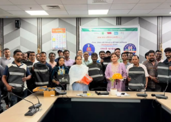 वसई-विरारमध्ये सफाई कर्मचाऱ्यांच्या सुरक्षेसाठी पालिकेचा पुढाकार; ‘नमस्ते’ योजनेतून मोफत पीपीई किट आणि विमा वाटप